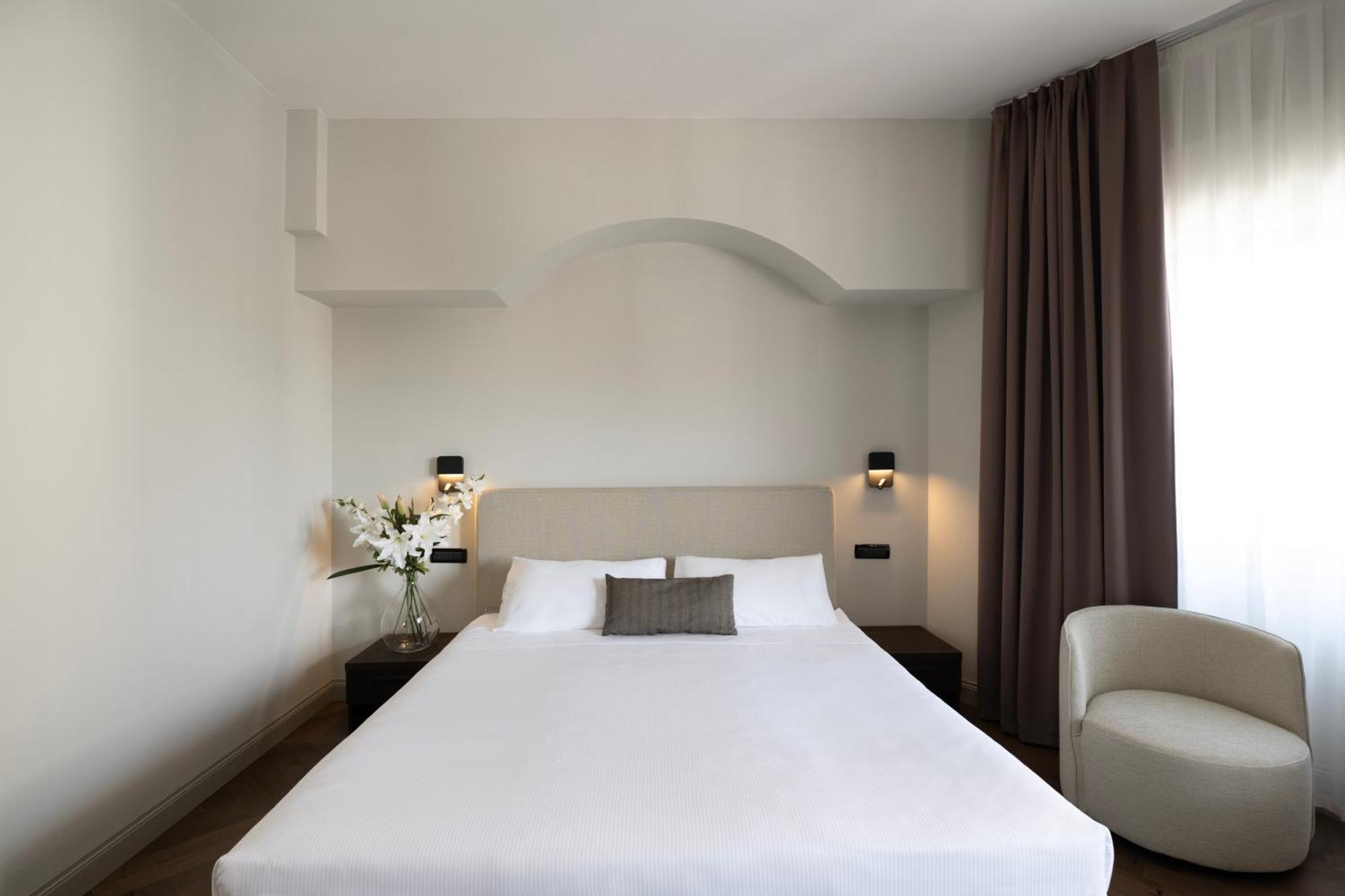 Carlton Hotel