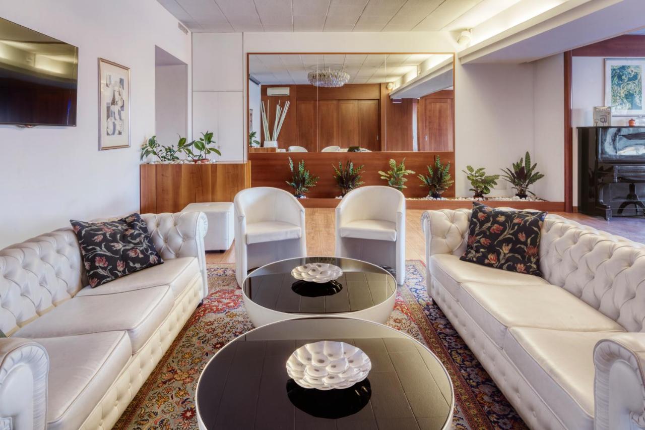 Carlton Hotel 4*