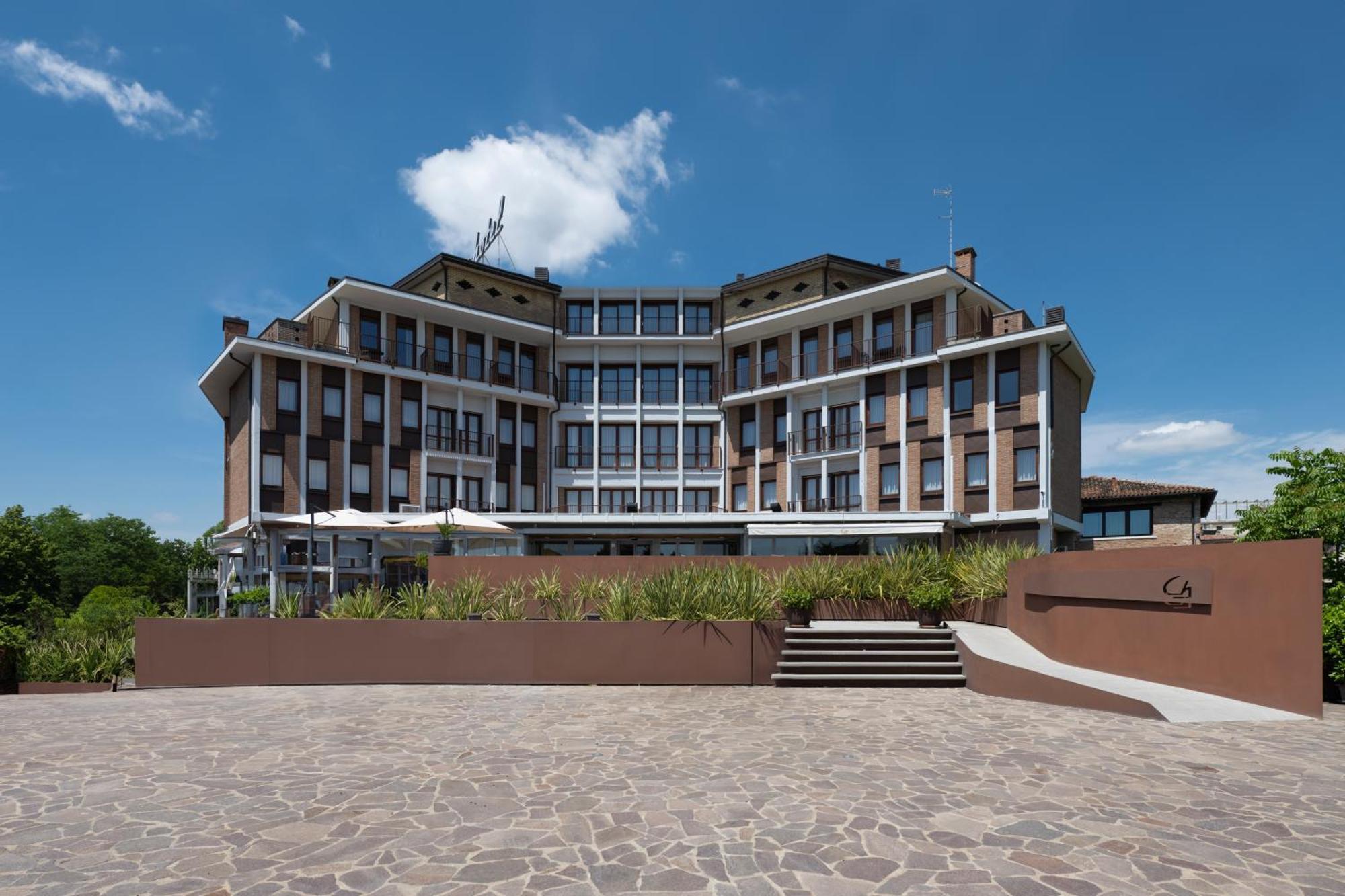 Hotel Carlton 4*