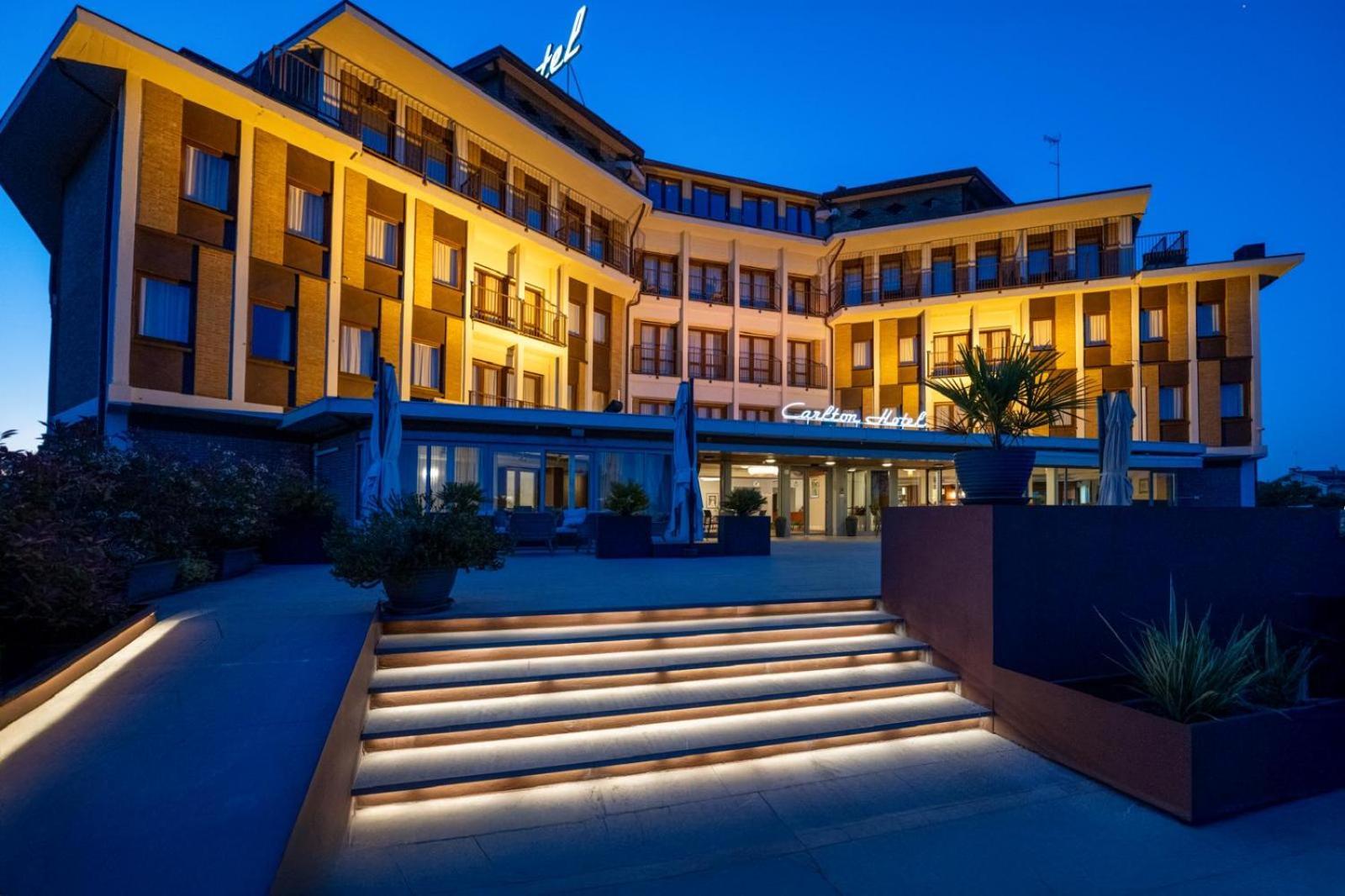 Carlton Hotel 4*